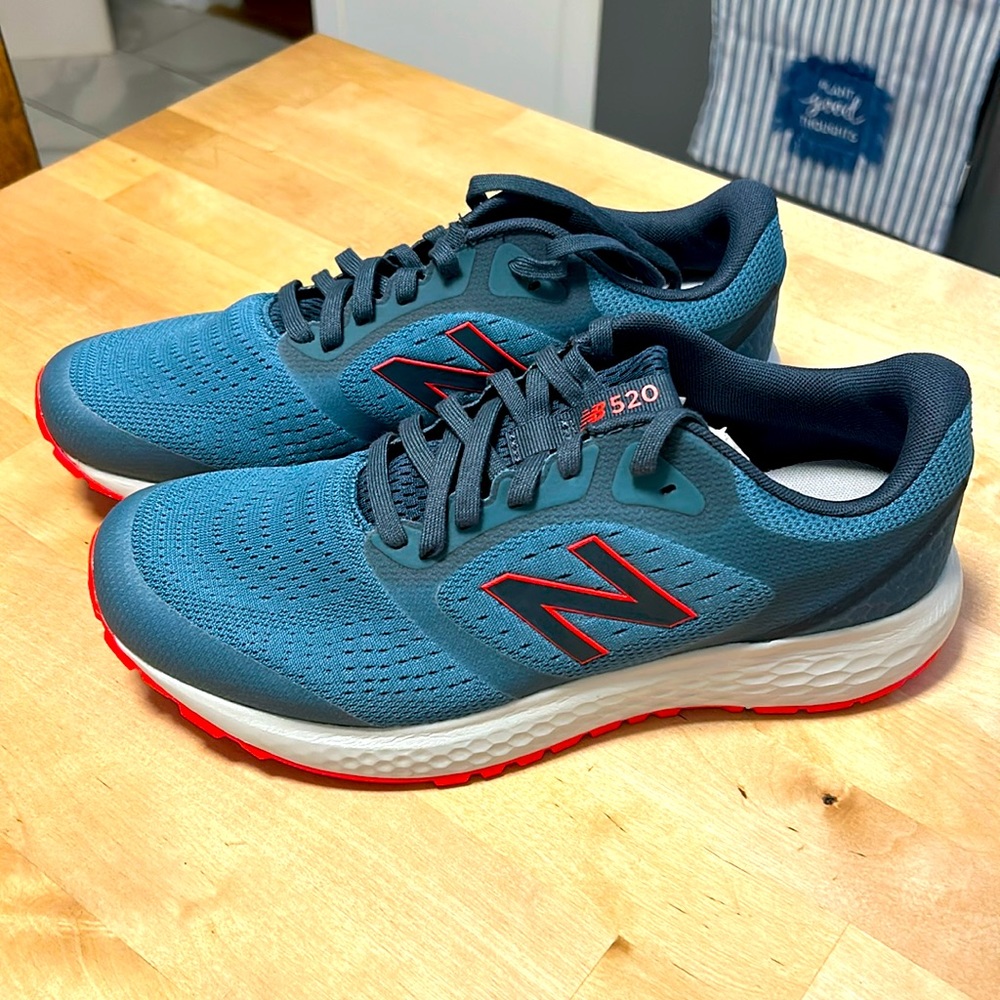 New Balance 520
